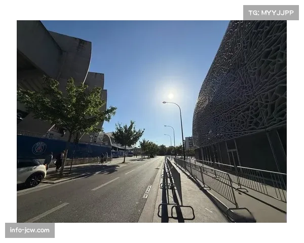 王子公园球场因停电中断比赛五分钟